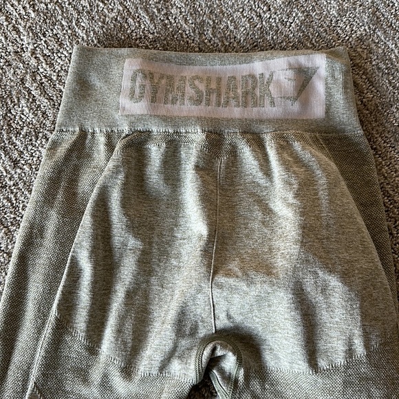 SOLD OUT Gymshark pale green with pink accents, size small - Picture 4 of 7